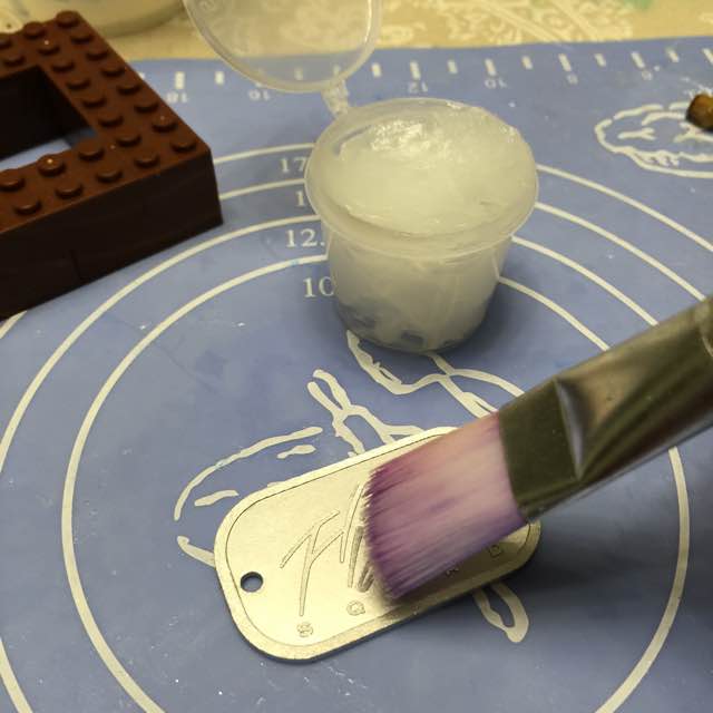 自制硅胶模具（模具可用于滴胶手工皂粘土等） 第5步