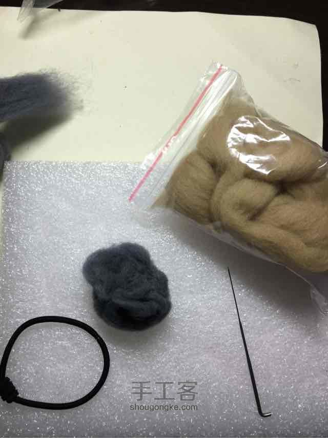 如何让发绳穿过圆球 羊毛毡圆球发绳（成品可售） 第1步