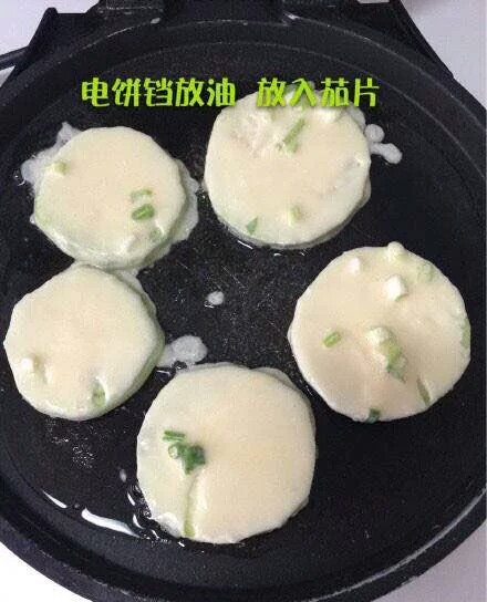 6个步骤教你做煎茄饼~ 第6步