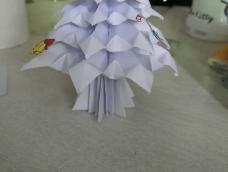 自己动手，用纸折出一棵特别的圣诞树