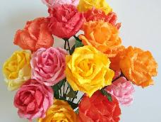 纸藤玫瑰感觉是纸藤花的入门花，玫瑰是很多人心爱的花