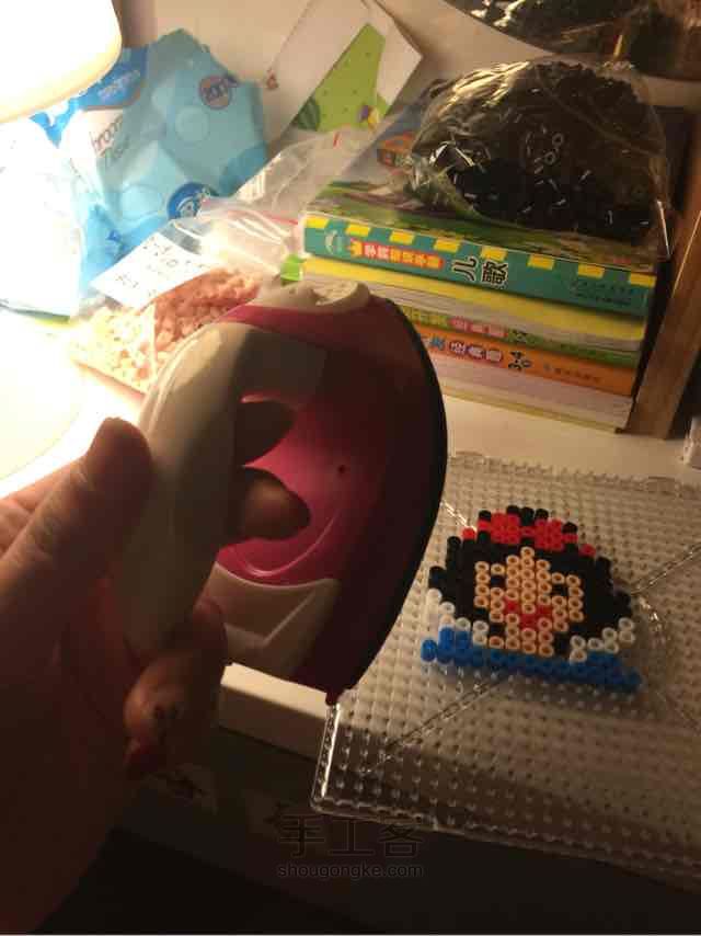 【小希爱手作】拼豆基础-白雪公主👸手机挂饰、视频教程制作中 第8步