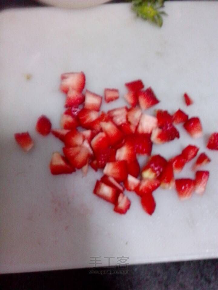 草莓炼乳沙拉 第1步