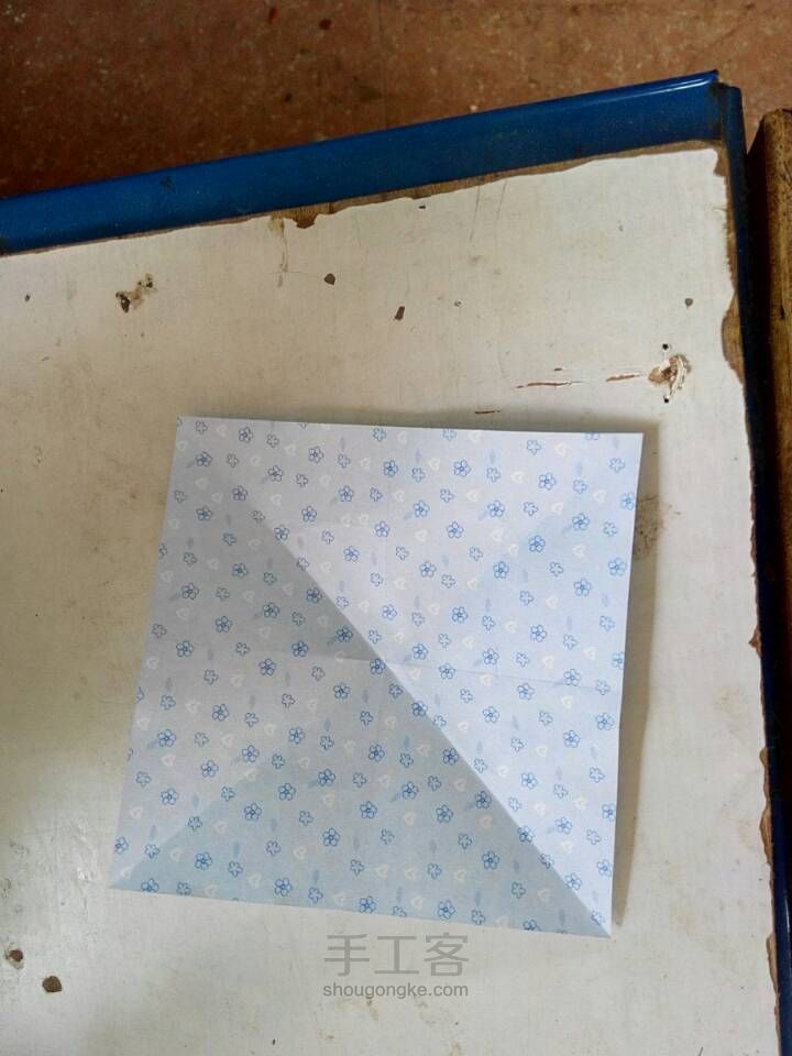 可以放笔的折纸 第2步