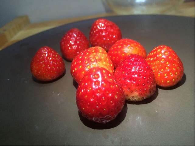 萌萌嗒🍓草莓冰糖葫芦 第3步