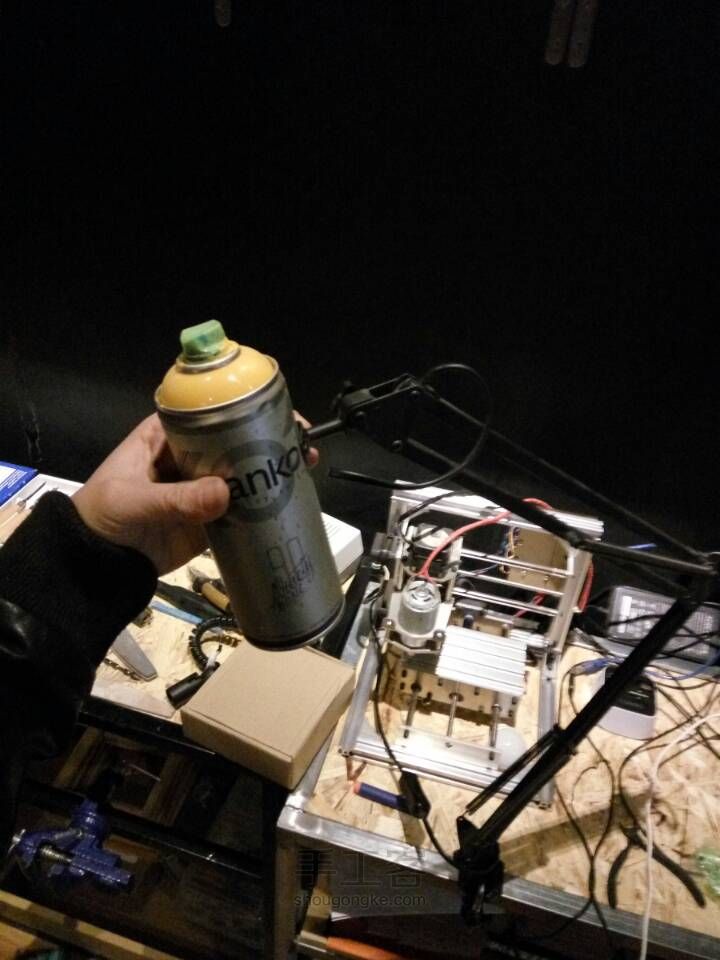 GRAFFITI LAMP 涂鸦台灯DIY制作 第2步