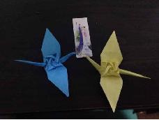 这种千纸鹤，既象征着爱情又象征着和平，而且非常简单，今天我发了这个教程望大家喜欢