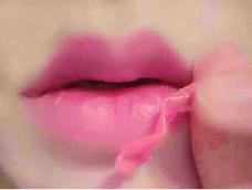 韩国流行的撕拉唇彩自己也可以做噢 不掉色 不粘杯 可以坚持1天左右
