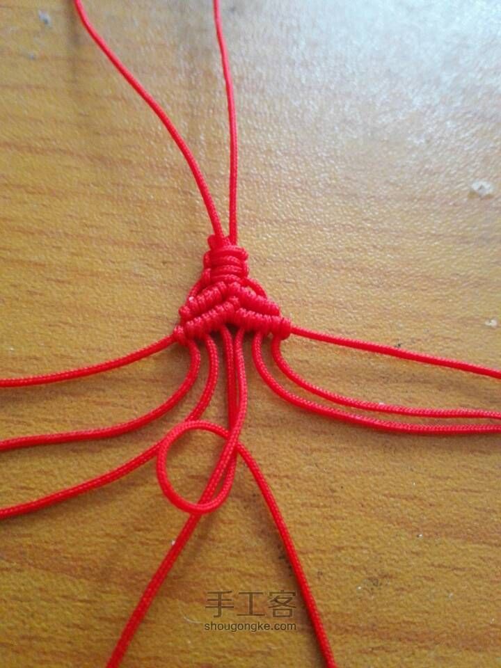 斜卷结玛瑙红绳手链 第10步