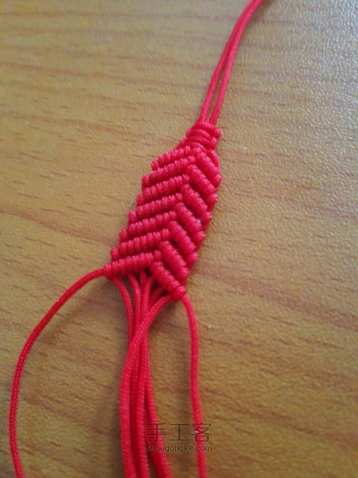 斜卷结玛瑙红绳手链 第12步