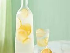 作为一个广东妹子，我却喜欢喝酸溜溜的水，热辣辣的面。今天给大家奉上酸甜又美白的柠檬片教程。