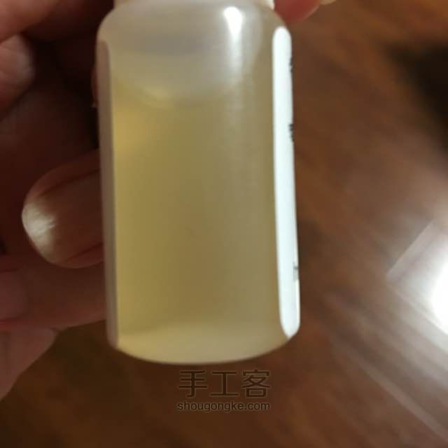 去黑眼圈眼霜 第1步