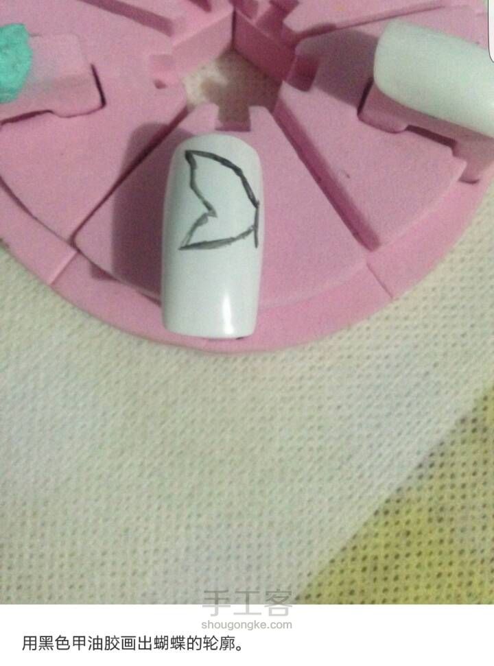 翩然亮片蝴蝶光疗美甲教程 第3步
