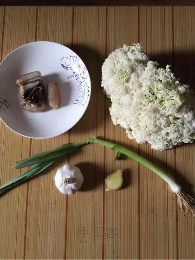 简单美味的干锅花菜 第1步