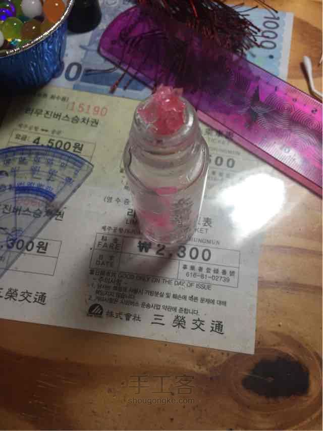 没有工具也能做美丽的彩虹瓶？ 第4步