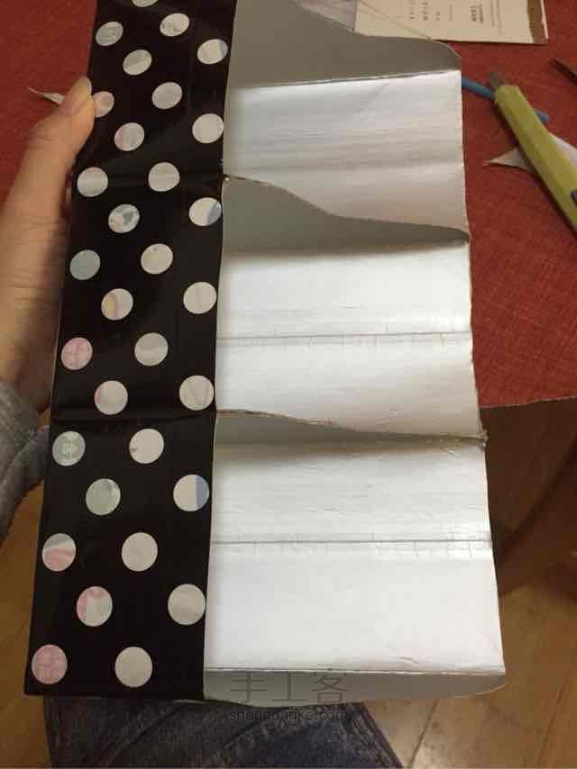牛奶盒的实用置物架 第5步