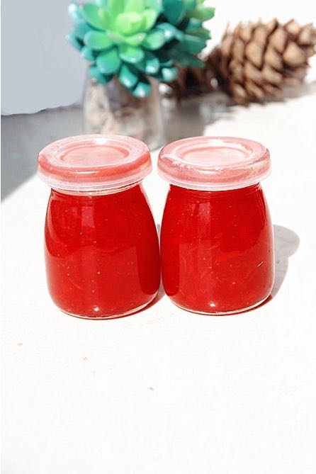 草莓草莓我爱你，把你装在罐子里。 第8步