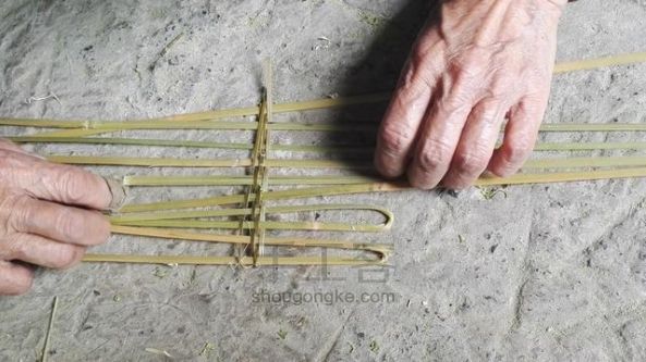 环保精致竹筷箩编制教程，DIY属于自己的厨房利器 第3步