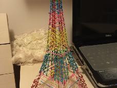 彩色回形针做的埃菲尔铁塔，成品是我自己的，过程是转载商家提供的图，慢慢摸索！