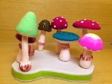 蘑菇是我非常喜欢的东西之一，而且可塑性非常高，可以发挥想象随意装饰！
