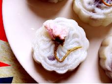 糯米糕一直是我的心头好～加上樱花装饰的糯米糕真心好看又好吃～制作同样也是超级简单～