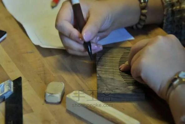 母亲节“为妈妈梳头”——檀木梳子手作体验课 第1步