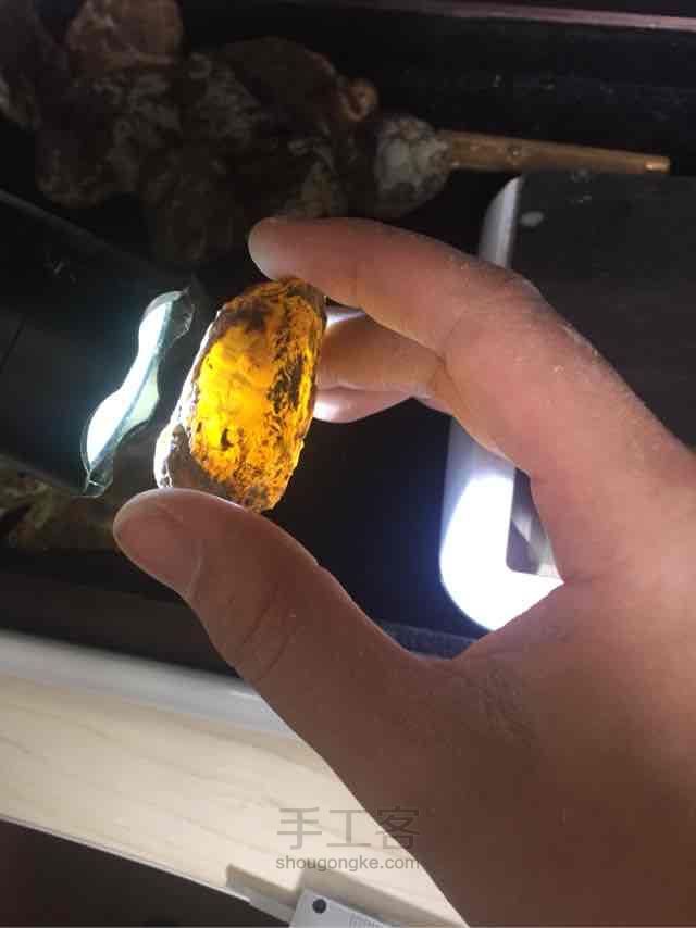 多米尼加蓝珀手工磨珠珠，步骤 第1步
