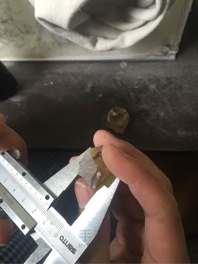 多米尼加蓝珀手工磨珠珠，步骤 第5步