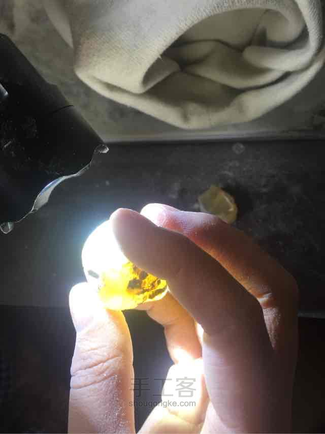 多米尼加蓝珀手工磨珠珠，步骤 第3步