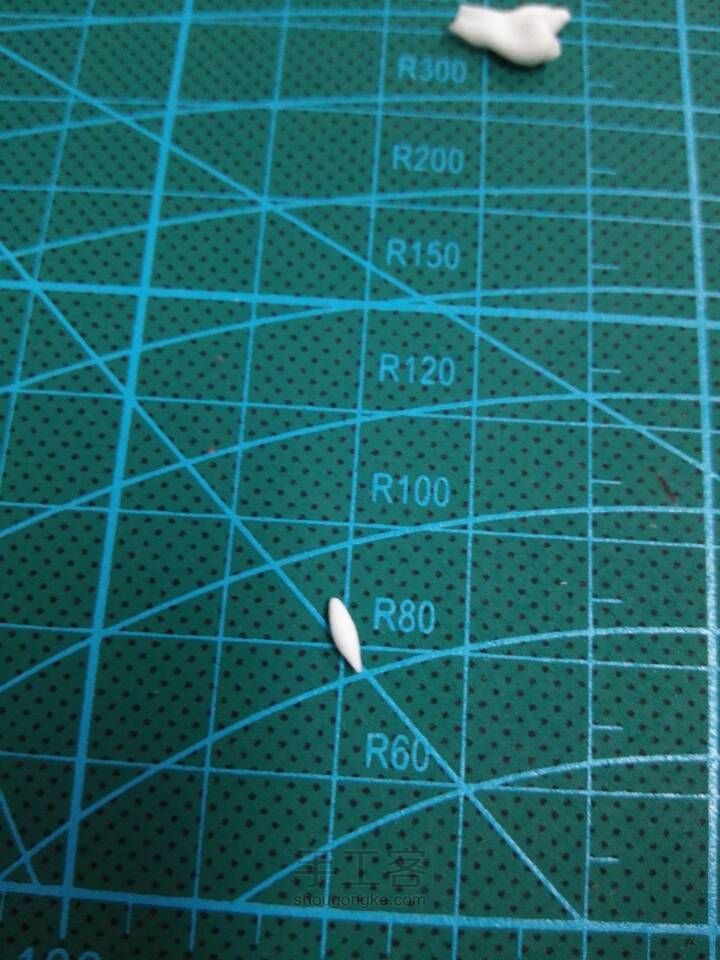 粘土胸章 第7步