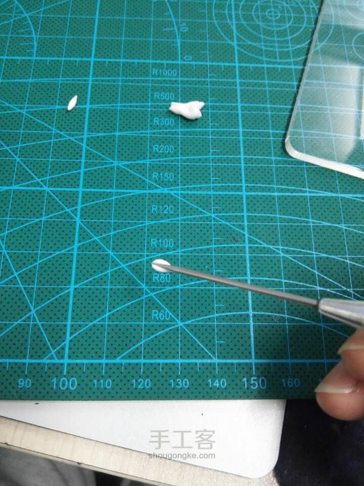 粘土胸章 第8步