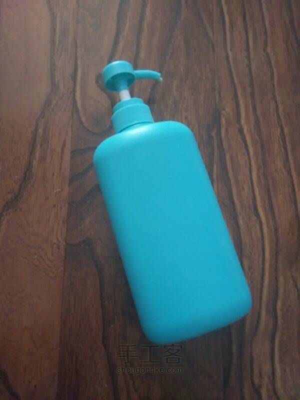 洗头膏瓶子变挂式花瓶 第2步