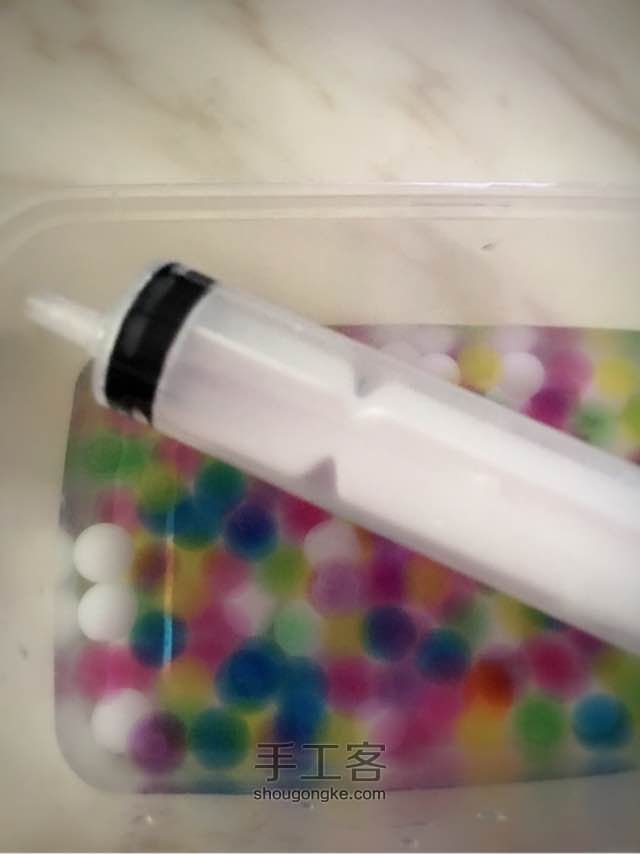酸奶瓶改造成彩虹瓶啦 第2步