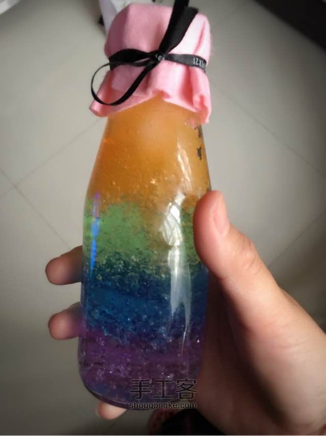 酸奶瓶改造成彩虹瓶啦 第4步
