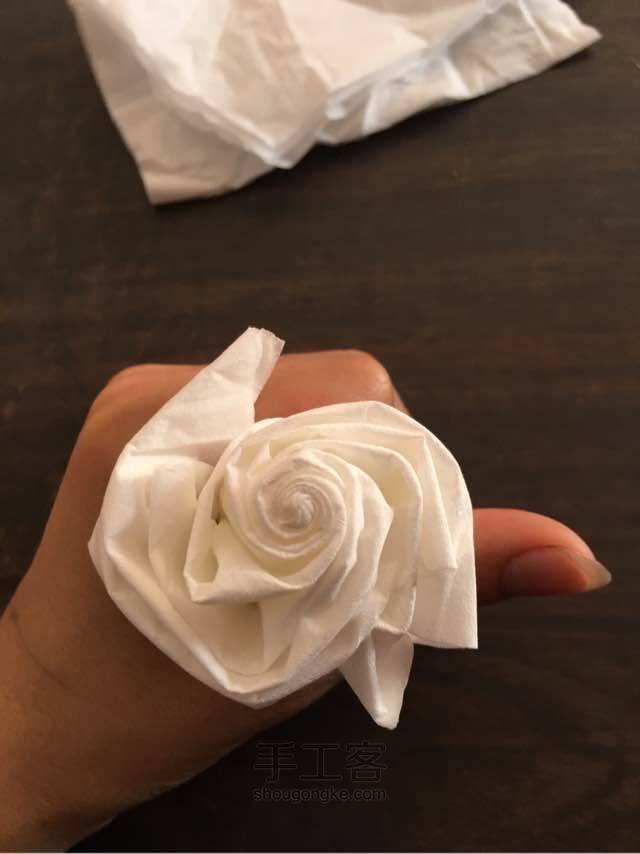 纸巾玫瑰 第4步