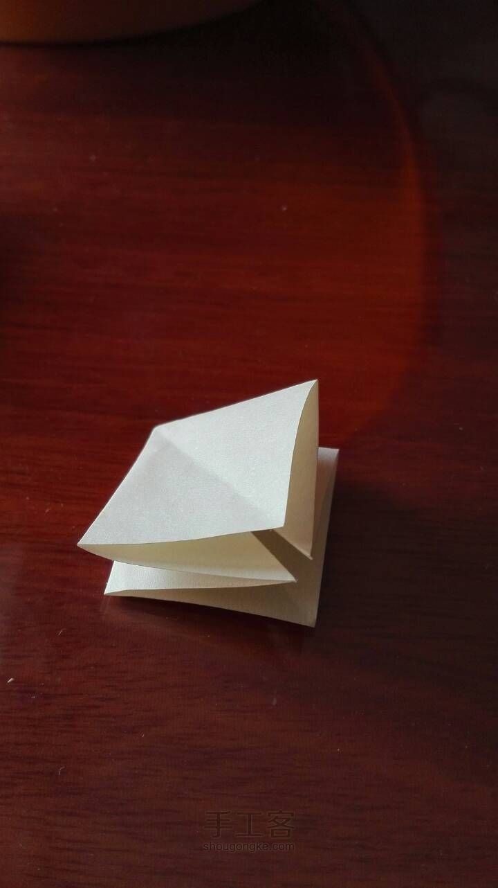 你绝对能学会的简单千纸鹤 第2步
