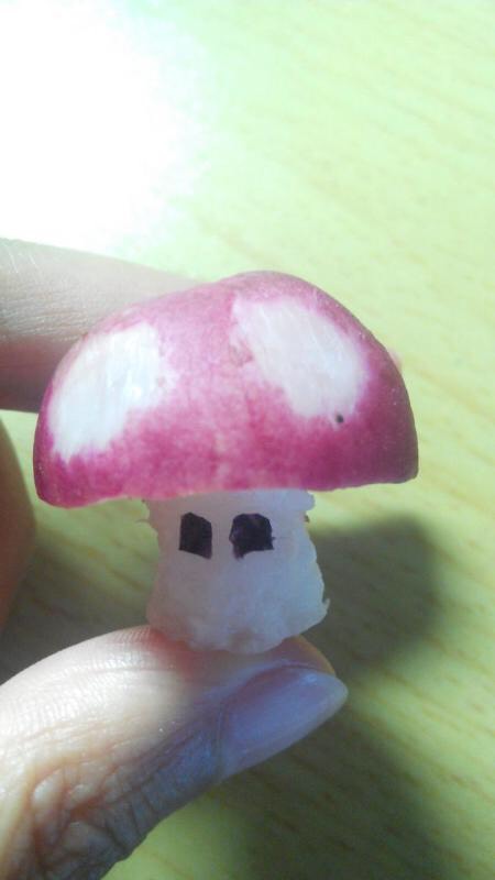 用水萝卜做个超级玛丽里的小蘑菇～ 第5步