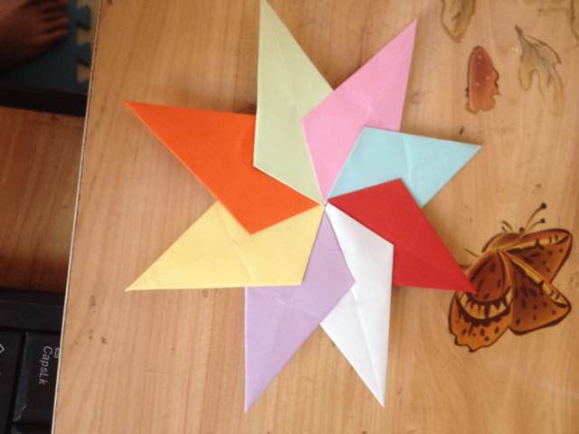 八角星彩色折纸 第12步