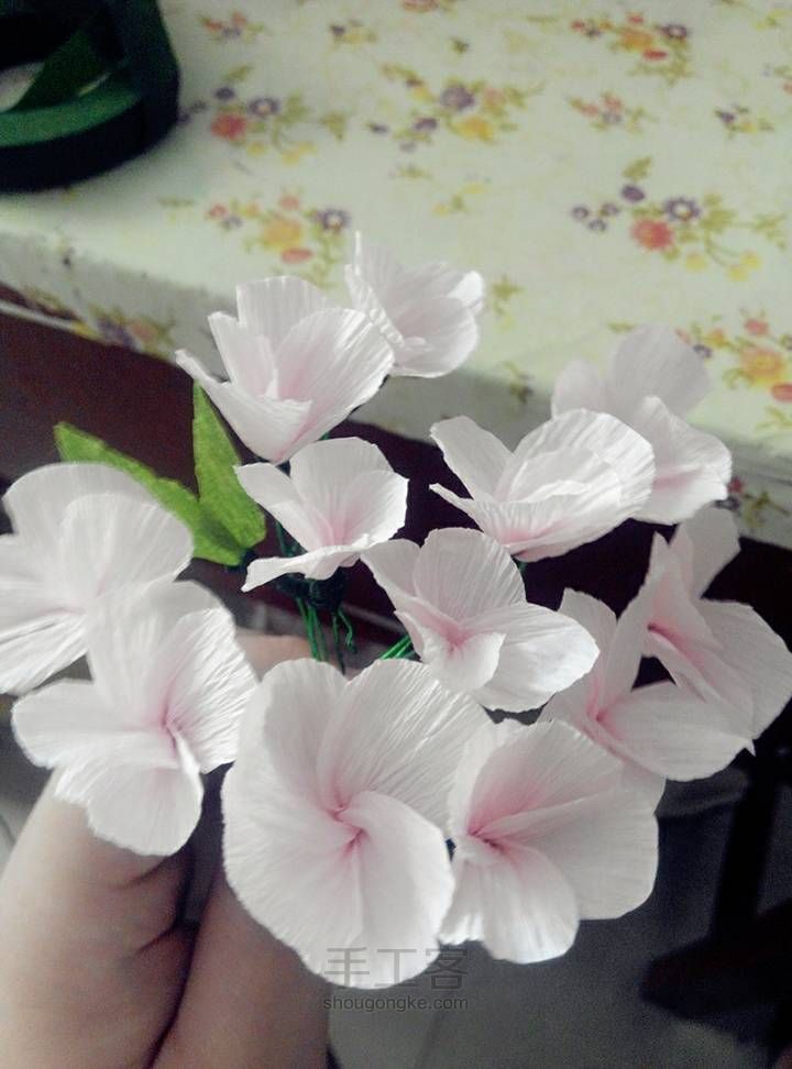 不知道什么花的纸折花 第8步