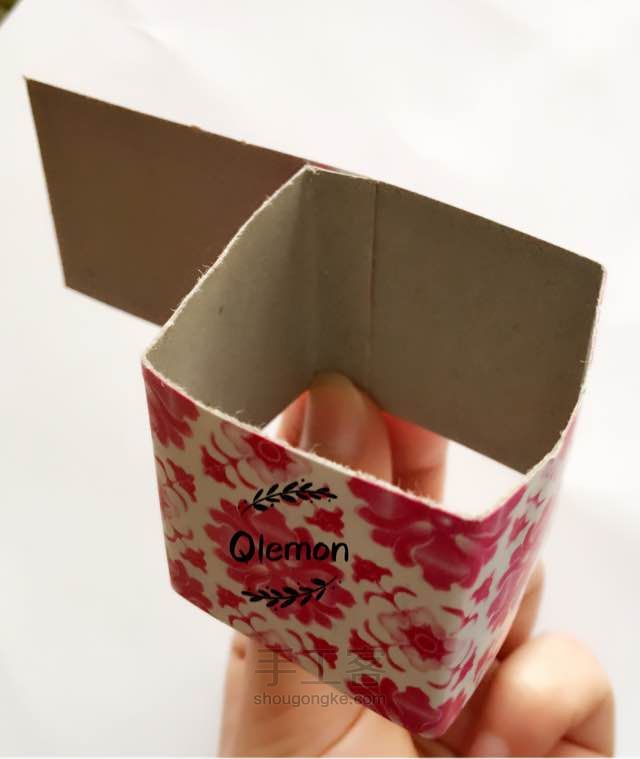 【Qlemon】教你用纸做一把小椅子，超级简单～ 第3步