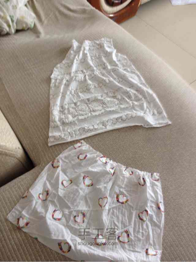 闲置衣服秒变女童上衣 第3步