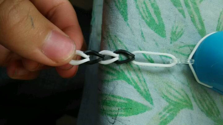 皮筋手链 第2步