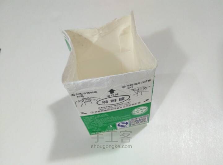 用牛奶盒做一间萌萌哒“小屋” 第3步