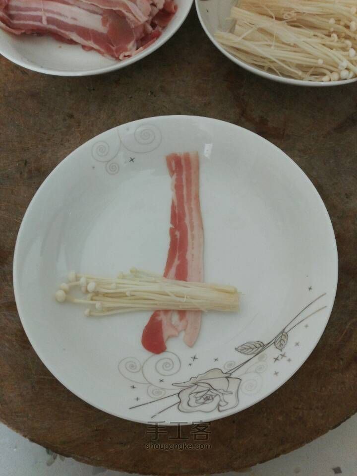 金针菇肉肉卷 第4步