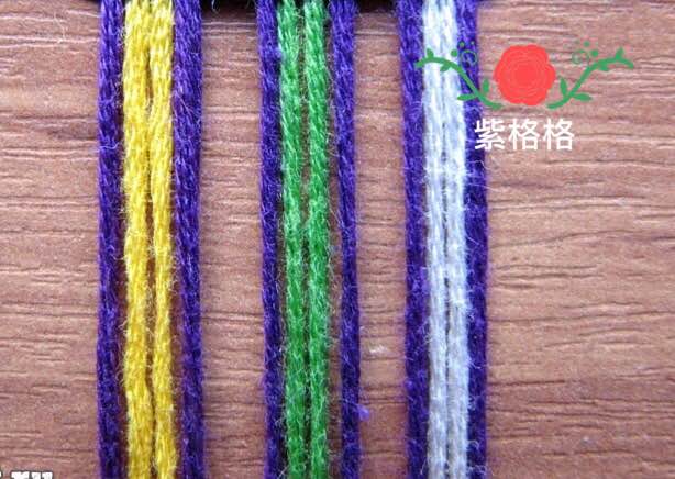 撞色反斜卷结手链 第2步