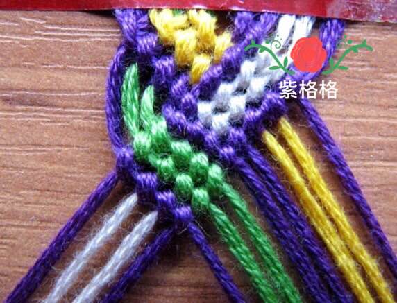 撞色反斜卷结手链 第10步