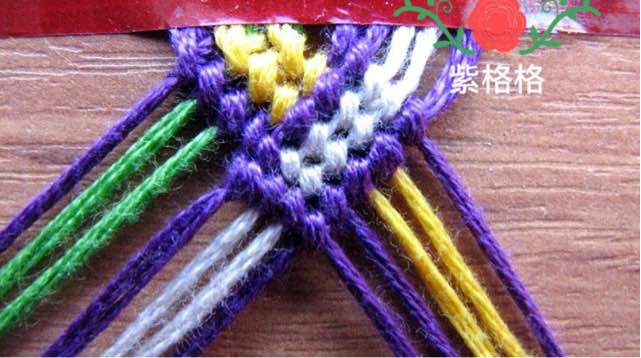 撞色反斜卷结手链 第9步