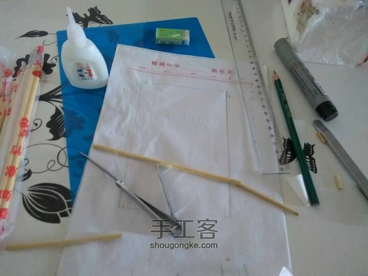 用筷子做的面巾纸盒／储物盒 第1步