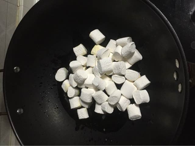 【D】自制牛轧糖，好吃又安心 第3步