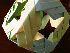 这个组合型立方体很受欢迎，它的组成部分很容易折叠，但组合方式很有挑战性，喜欢的客客可以来试一试！